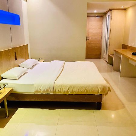 Hotel Rama Krishna Lonavla Zewnętrze zdjęcie