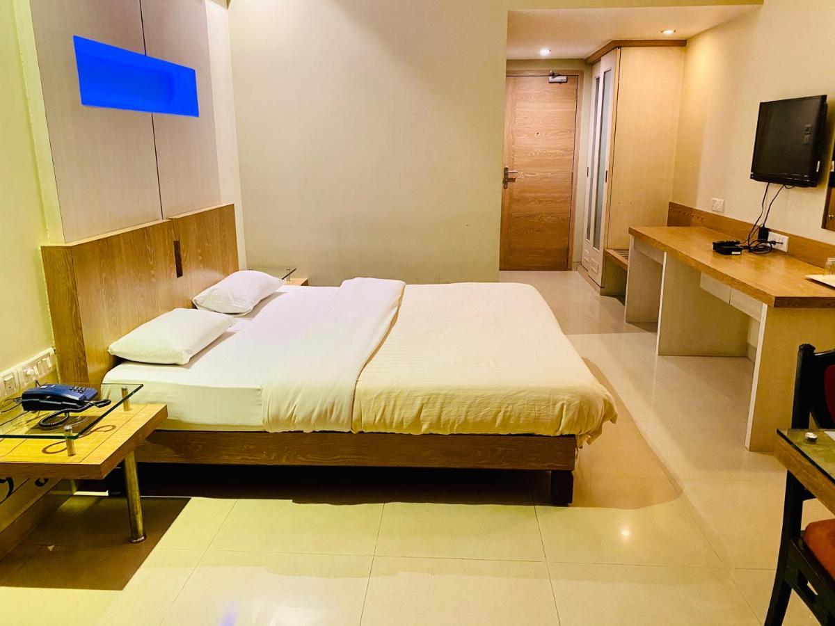 Hotel Rama Krishna Lonavla Zewnętrze zdjęcie